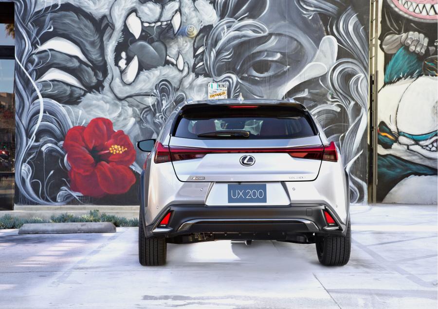  Lexus UX200 F-Sport 2018 года  (NA) (фото 4 из 40)